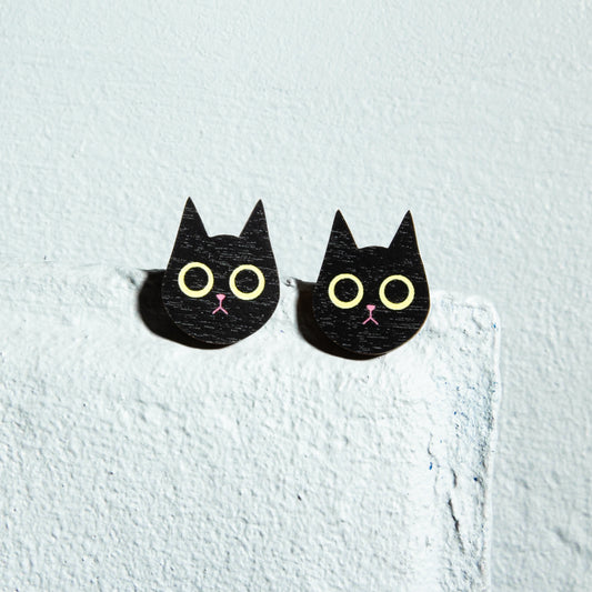 Korvakorut, Mustat kissat